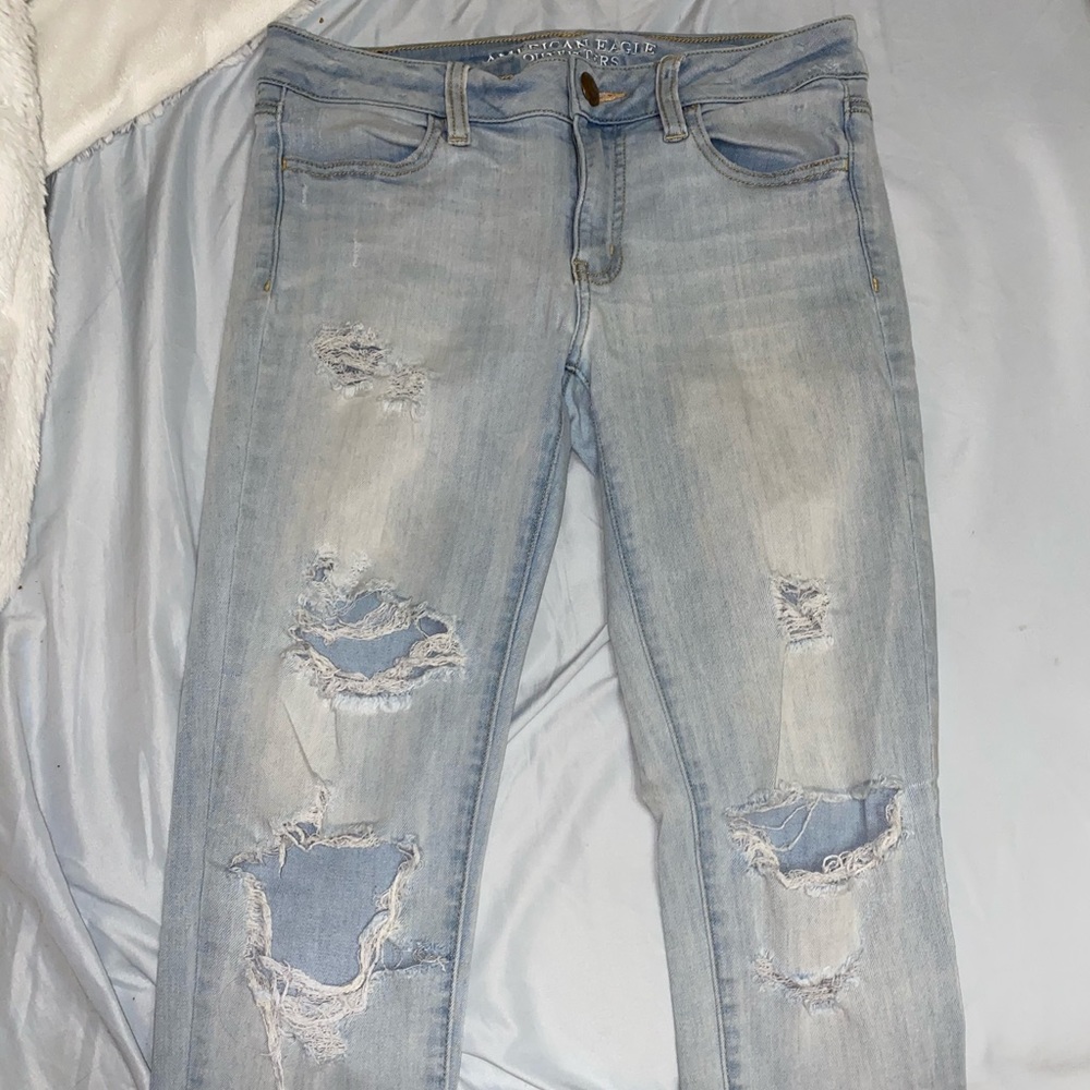 AMERCIAN EAGLE RIPPED JEANS